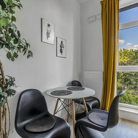 Rydygiera - For 4p, Balcony, View, Shopping Mall Nearby - By Rentujemy Hotel Varšava